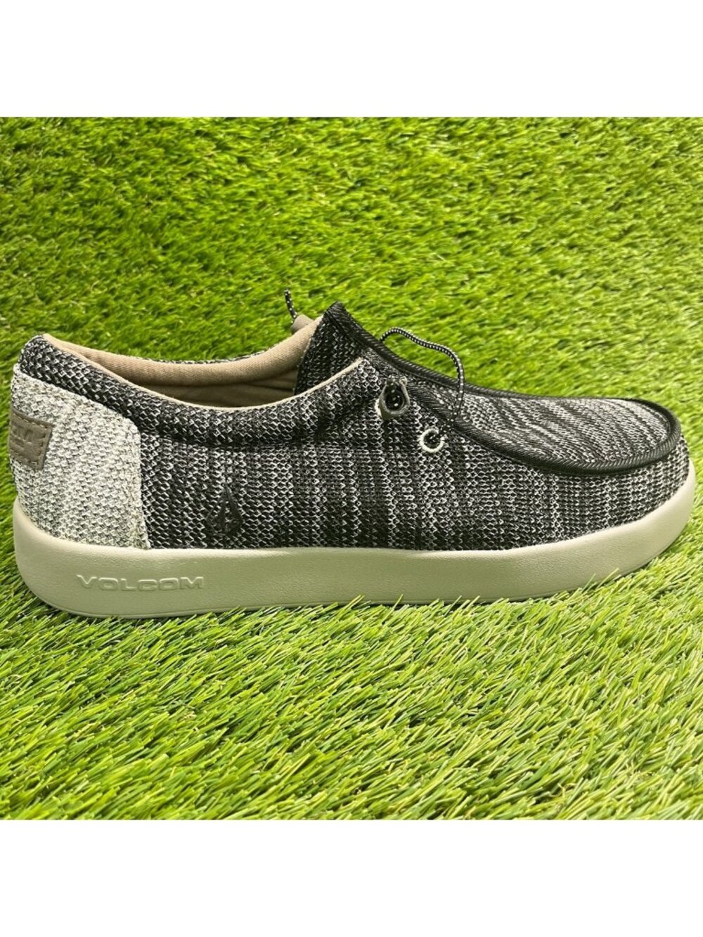 Volcom Chill Mens Size 10.5E Black Gray Composite Toe Slip On Safety Work Shoes